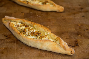 Read more about the article Pide mit Walnuss-Käse-Füllung