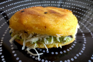 Mehr über den Artikel erfahren Arepas – die südamerikanischen Maisbrötchen
