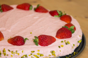 Read more about the article Erdbeer Mousse Torte