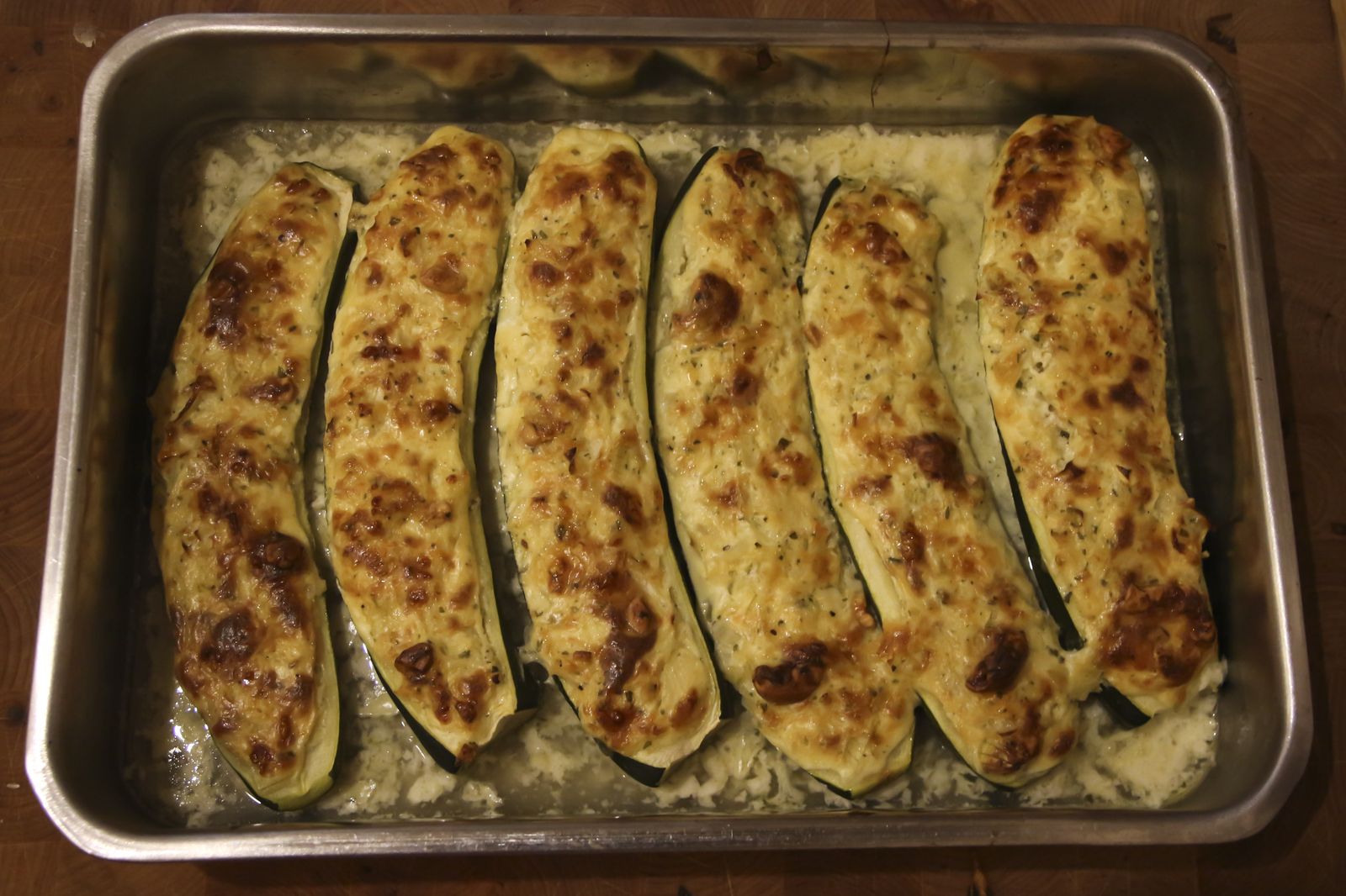 Gefüllte Zucchini mit Ziegenkäse - Aloi! Alles was lecker ist!