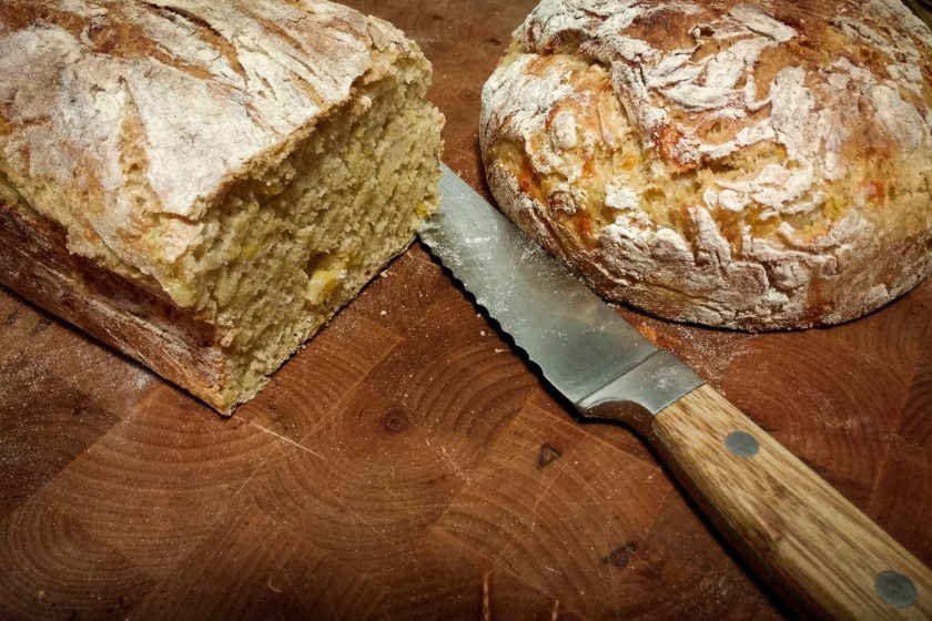 Maisbrot mit Käse und Chilis - Aloi! Alles was lecker ist!