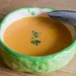 Die Süßkartoffel-Kokos-Suppe im selbstgetöpfertten Schüsserl
