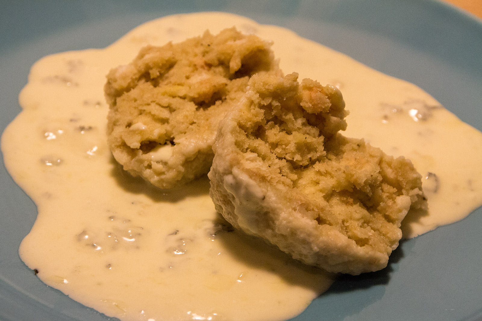 Die Wasabi Knödel mit der Gorgonzola Sauce