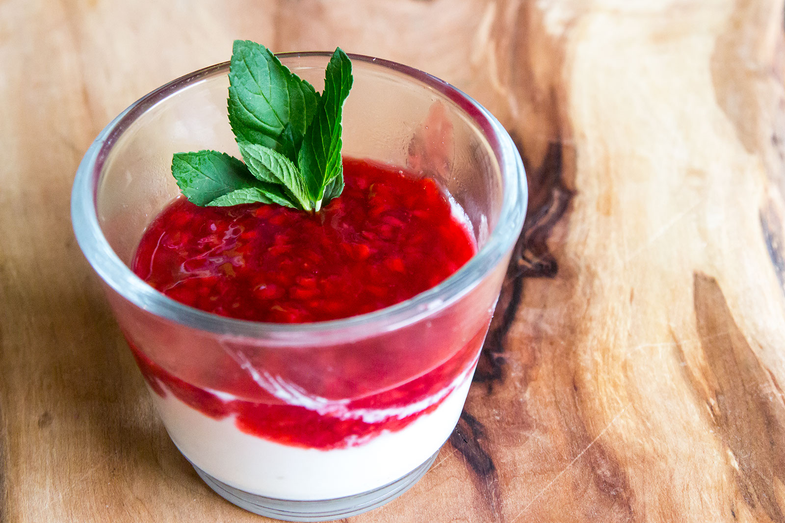 Zitronenricotta mit Himbeeren