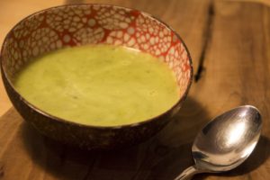 Read more about the article Schnelle Zucchini-Knoblauch Suppe